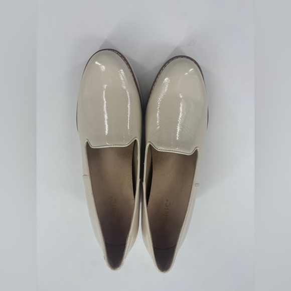 Vionic Women's Elegant Cream Flats - Picture 3 of 7